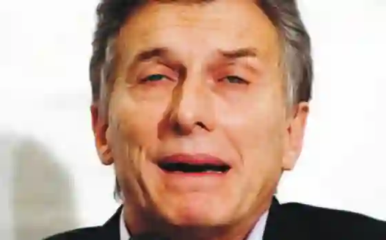 Video: Escracharon a Mauricio Macri en un avión