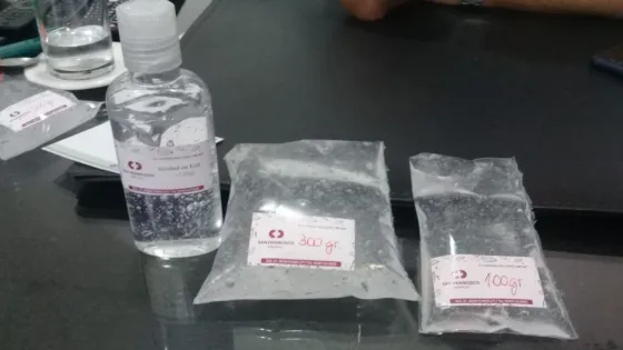 Analizan vender alcohol en gel en bolsitas