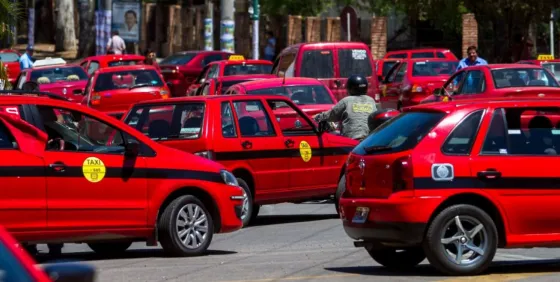 Por la suba en los combustibles, taxistas pedirán un aumento del 40% en sus tarifas