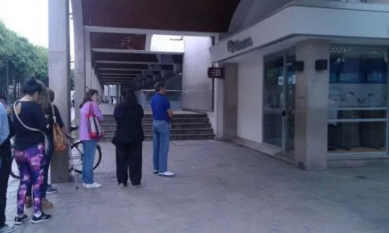 Bancos: No habrá atención al público pero sí funcionarán los cajeros