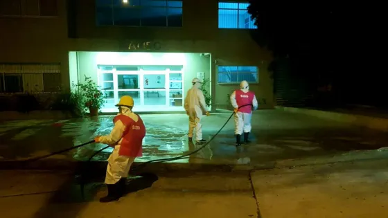 Se realizó un operativo de desinfección en las calles de Salta