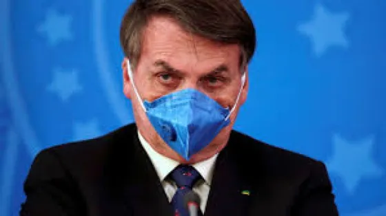 Bolsonaro: "Los brasileños no se infectan ni bañándose en aguas cloacales"