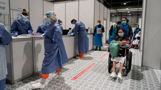 España registra 864 nuevas muertes por coronavirus y eleva su cifra máxima diaria