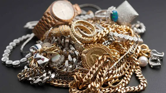 Le robaron medio millón de pesos en joyas a un abogado