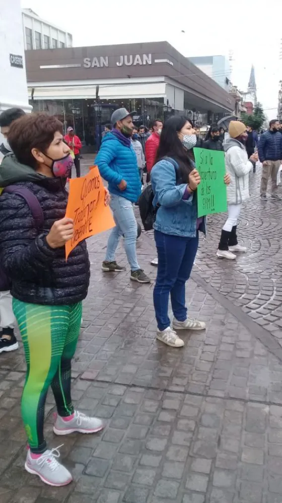 Trabajadores de gym salteños marchan pidiendo volver a trabajar