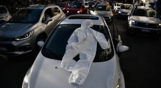 Miles de médicos marcharon en Córdoba contra las amenazas e imputaciones