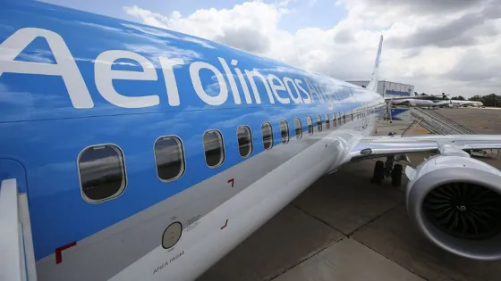 Aerolíneas Argentinas suspenderá a más de la mitad de sus empleados