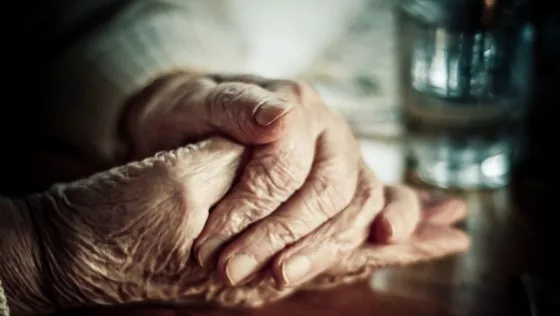 La narcoabuela: vendía drogas con su nieto. Irán presos