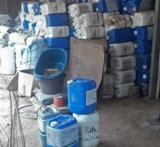 Uno de los vendedores de bidones contaminados se dió a la fuga