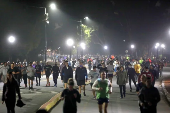 Un hombre de 58 años murió mientras hacía ejercicio en una plaza