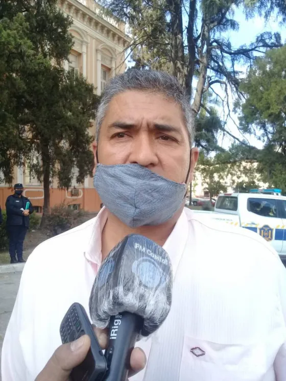 Trabajadores de turismo se manifiestan con trafics y colectivos de larga distancia