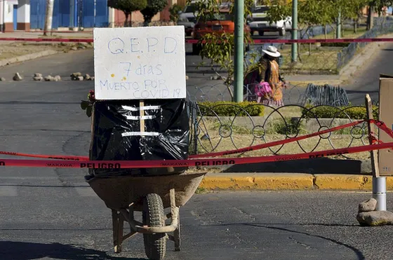 Bolivia: cadáveres en las calles y el sistema funerario colapsado