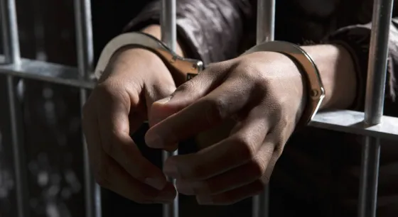 Intentó ahorcar a su ex pareja con un cable, fue condenado