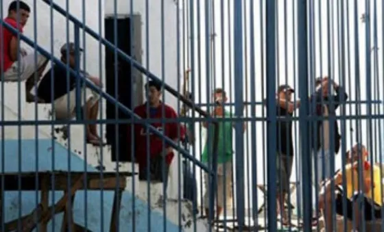 Pulleiro reconoce que en las cárceles los presos están hacinados