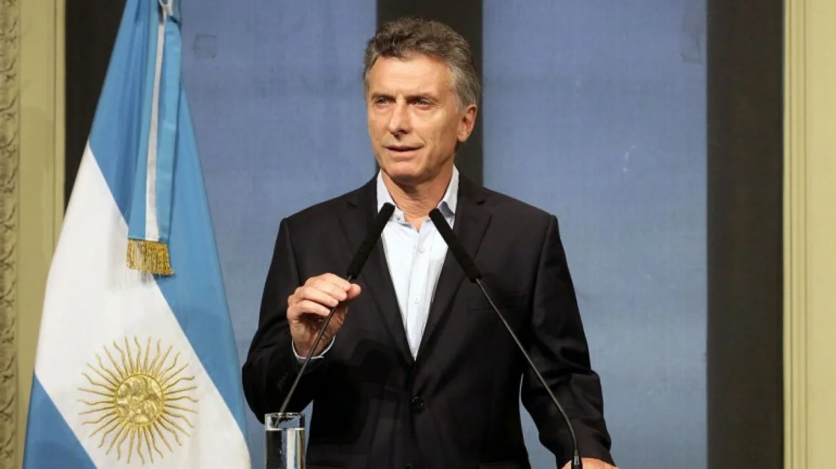 Macri firmó el decreto que exceptúa de Ganancias al medio aguinaldo