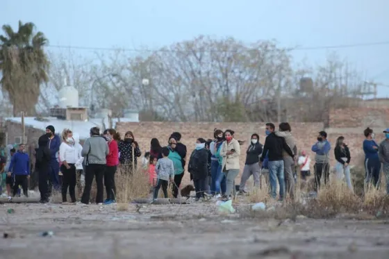 Quitarán los beneficios sociales a quienes usurpen terrenos