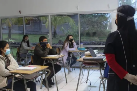 Alumnos de 5º año pueden volver de manera presencial hoy