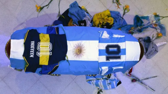 Miles de personas despiden a Diego Maradona en la Casa Rosada