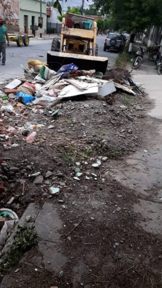 Microbasural en Brown y Alsina: ayer lo denunciamos por FM Capital, hoy lo limpiaron