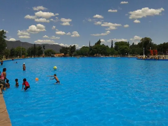 Todos a la pile: reabren los natatorios municipales en Salta