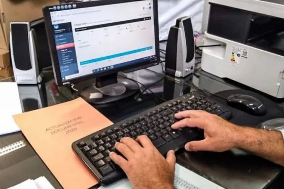 Último mes para la actualización documental digital de taxis y remises