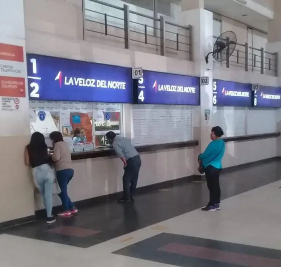 Caos en la Terminal de Omnibus de Salta: la gente no sabe qué hacer