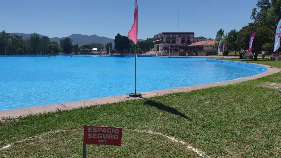 ¡A la pile! Quedó inaugurada la temporada de verano en los natatorios municipales