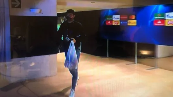 Un jugador del Barcelona se hizo viral por llevar su ropa de partido en una bolsa plástica