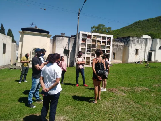 Familiares de desaparecidos visitaron el cementerio De la Santa Cruz
