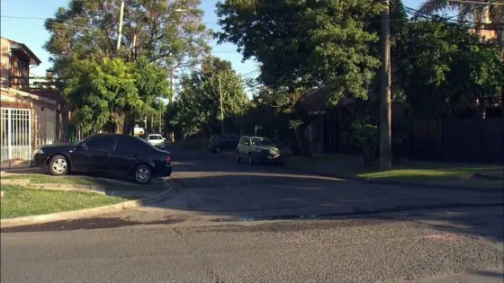 Puso mal el cambio al sacar el auto de su casa y mató a su mamá