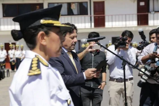 Con 30 años de servicio profesional se retira la primera Jefa de Policía del país