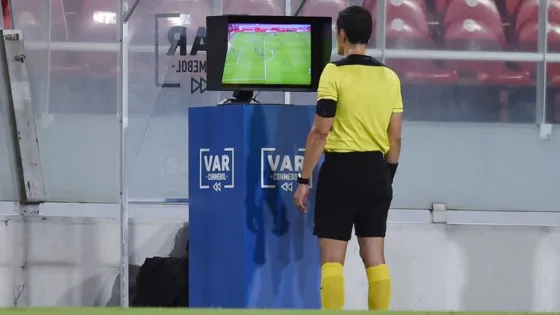"VAR simplificado”: la herramienta que la FIFA estudia aplicar
