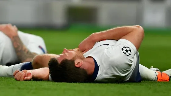 Un ex futbolista del Tottenham reveló que jugó 9 meses con síntomas de conmoción cerebral