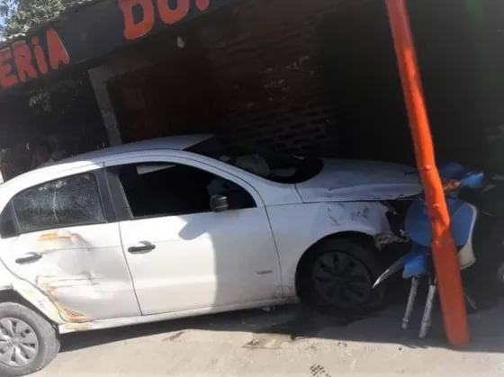 Un policía alcoholizado chocó el auto de un compañero