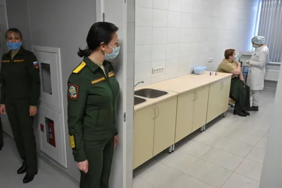 En Moscú comienzan a arrojar a la basura dosis que se descongelaron y ya no pueden usarse