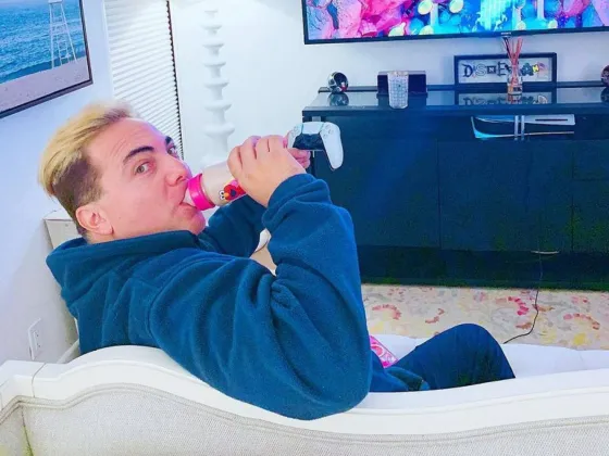 “Sigo siendo chico”: Cristian Castro lanzará su marca de biberones para adulto