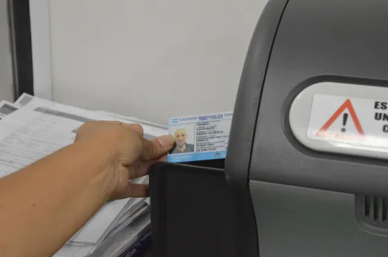 Amplían el alcance de las prórrogas de las licencias de conducir