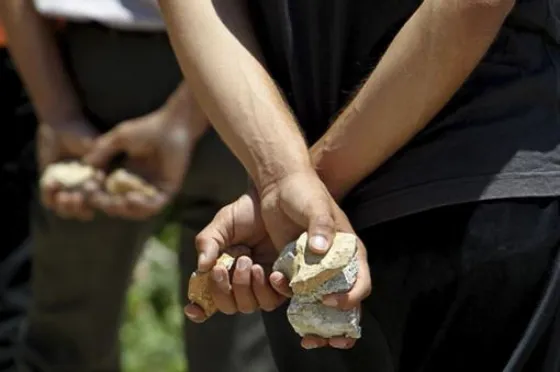 Denunció que intentaron robarle y la madre del ladrón mandó a apedrearle la casa
