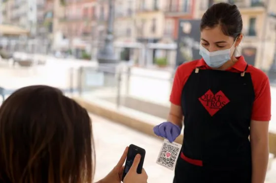 Ponen un límite de $5.000 para algunos pagos con tarjetas de débito en comercios