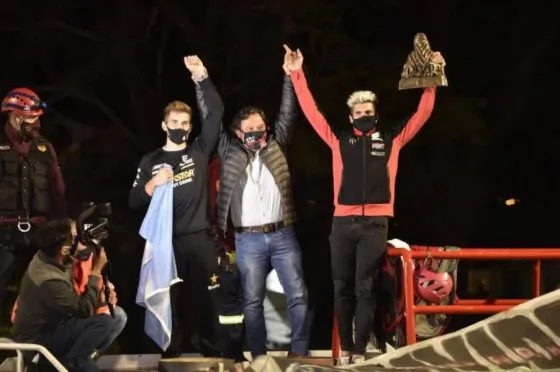 Rally Dakar 2021: Sáenz recibió al campeón Kevin Benavides