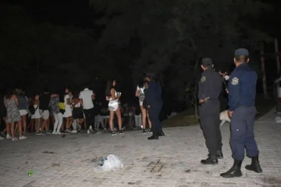 No hay tal COVID: Clausuraron 13 fiestas clandestinas