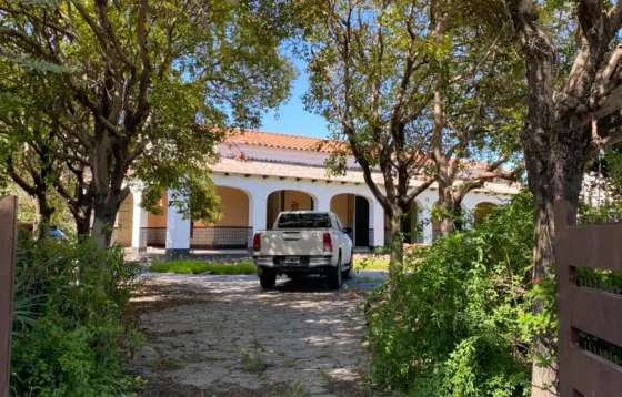 Por orden de la Municipalidad, detuvieron la demolición de una antigua casona en calle Caseros