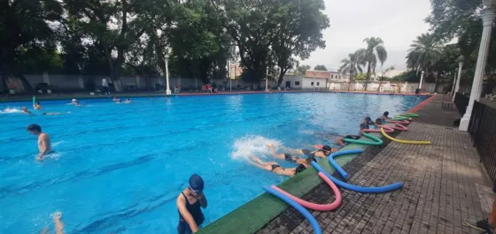 ¡Atención salteños! Todavía hay cupos para inscribirse en las Escuelas de Natación