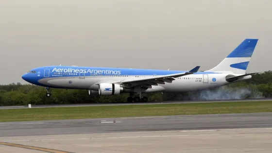 Arribó a Ezeiza el avión de Aerolíneas Argentinas que trae 220 mil dosis de la vacuna Sputnik
