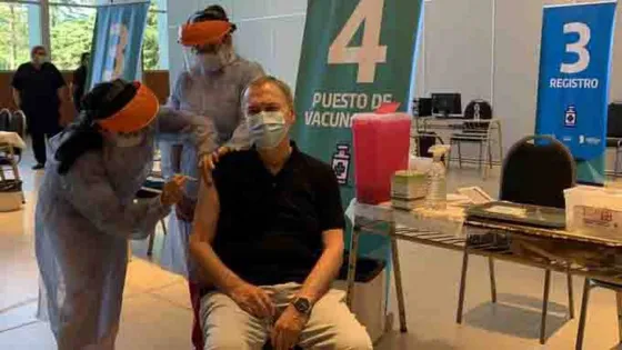 El gobernador de Córdoba se aplicó la vacuna contra el coronavirus