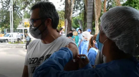 Polémica en Tartagal: vacunaron contra el COVID-19 a periodistas y líderes sociales
