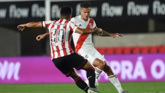 River perdió 2-1 sobre el final ante Estudiantes, que jugó 45 minutos con un hombre menos