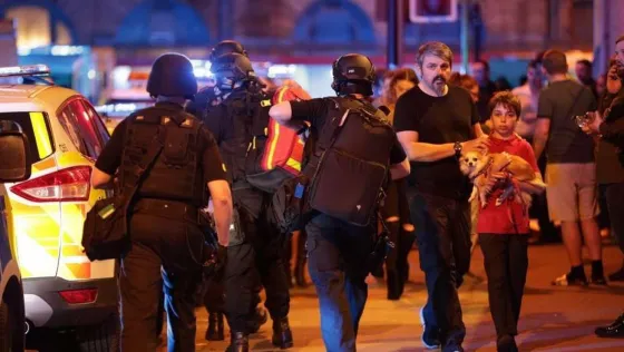 La policía de Manchester confirmó que hay decenas de muertos en el recital de Ariana Grande