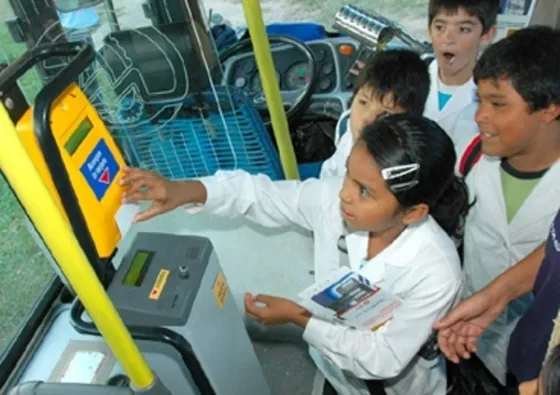 Por la vuelta a clases, 117 mil chicos volverían a subirse a los colectivos