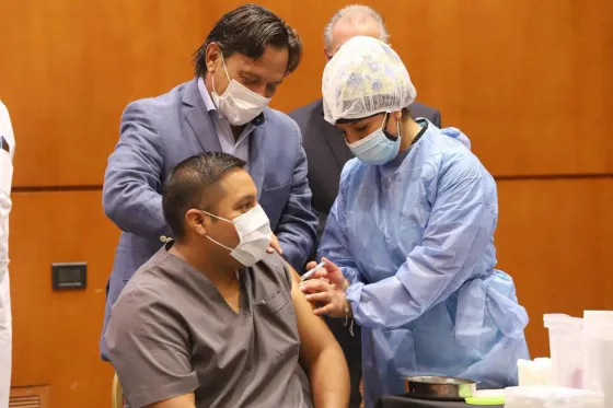 ¿Hay un vacunatorio VIP en Salta? La respuesta de Sáenz